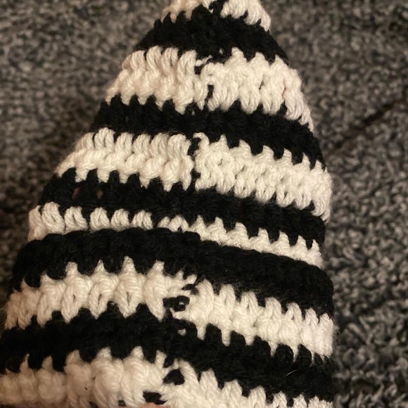 White and black cat Bennie - Picture 5 of 6